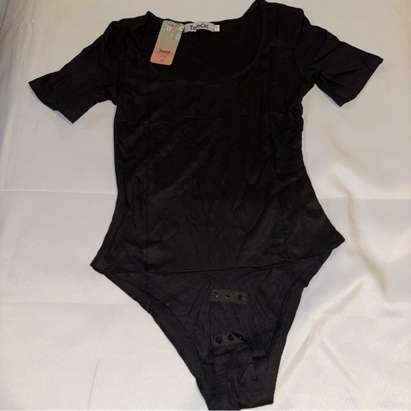 TownCat Women's Deep Scoop Slim Fit Sexy Ribbed Bodysuits, Casual Black Bodysuit - Picture 2 of 10